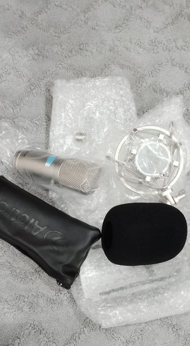 Микрофон профессиональный студийный