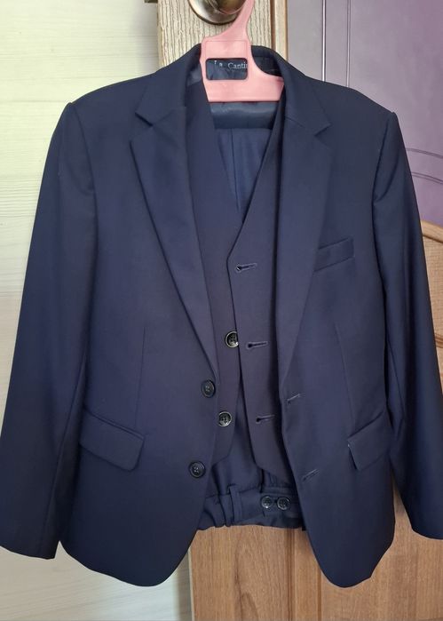 Продам костюм тройка