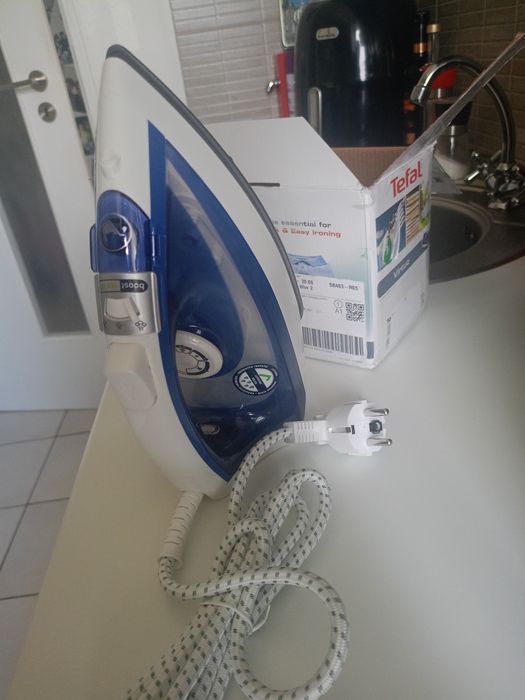 Vând fier de calcat Tefal Virtuo talpa ceramica.