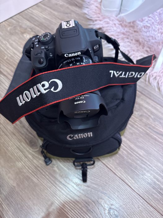 Фотоапарат Canon EOS 700D с обектив EF-S 18-55 мм