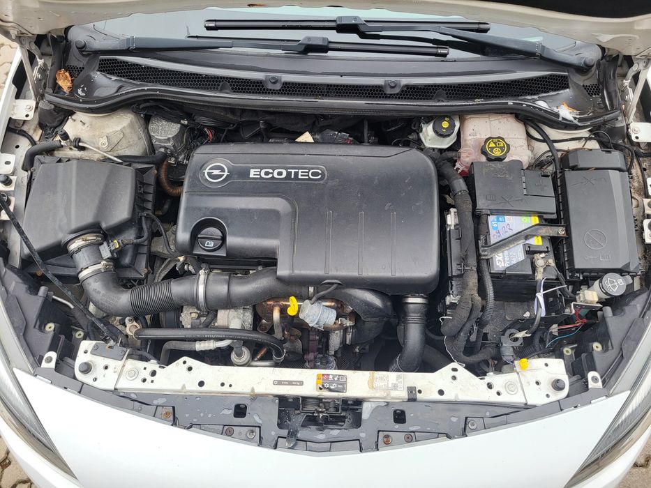 Opel astra j limousine