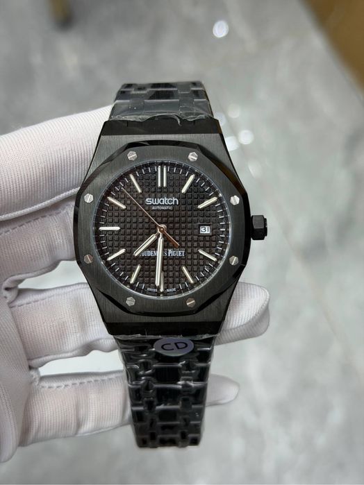 Swatch и Audemars Piguet хар хил рангидан