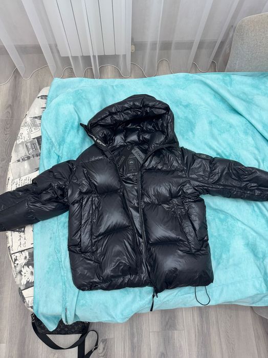 Продам пуховик Canada Goose