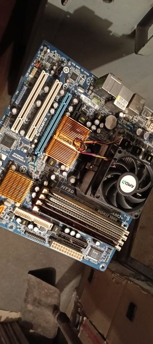 Vand kit format din placa de baza, procesor , memorii si cooler