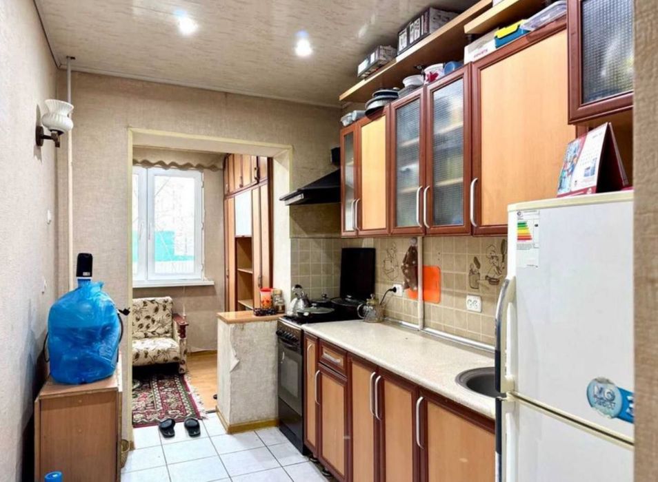 Квартира на Новомосковская -Стадион старт 3/3/4 общ пл 80м/77 серия