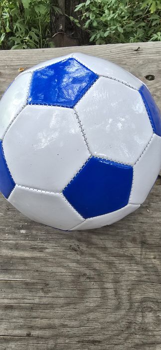 Продам мяч. Почти новый.