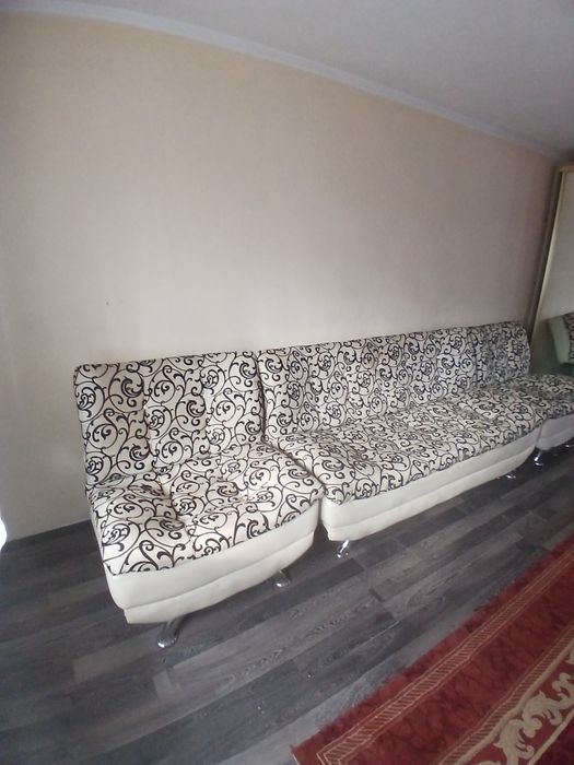 Продам диван с креслами срочно