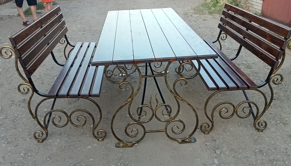 Продам Стол и 2 лавочки