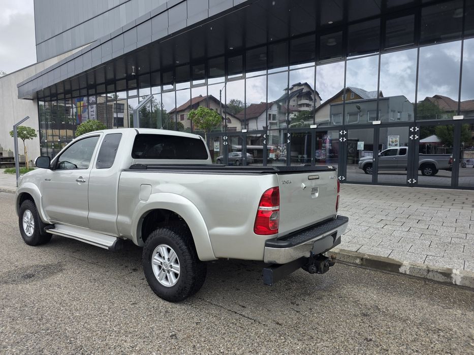 Toyota Hilux 4 locuri 2 usi bena lunga  4x4 Camioneta Autoutilitara Pick up