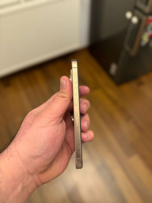 Iphone 16 pro / 128 gb /100 baterie. Impecabim . Gatantie Fullbox