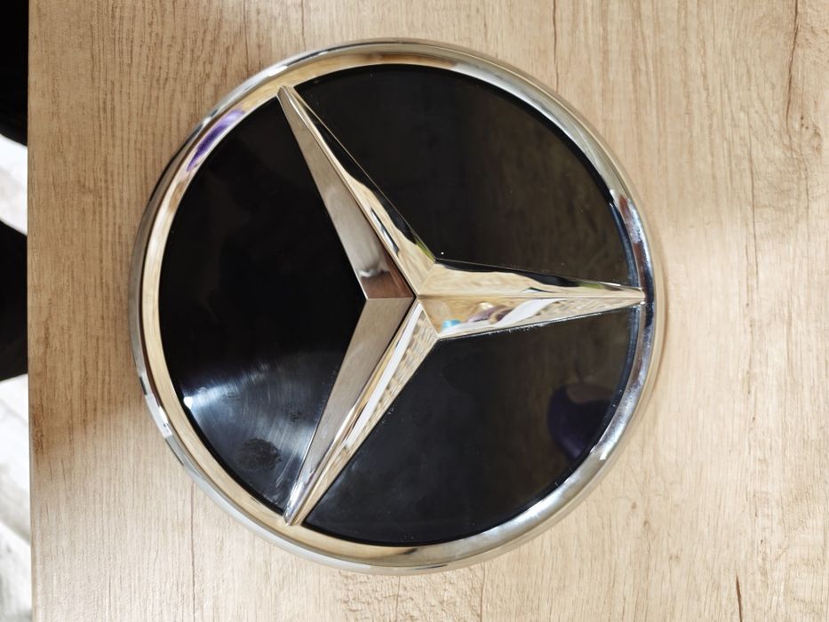 Емблема Mercedes
