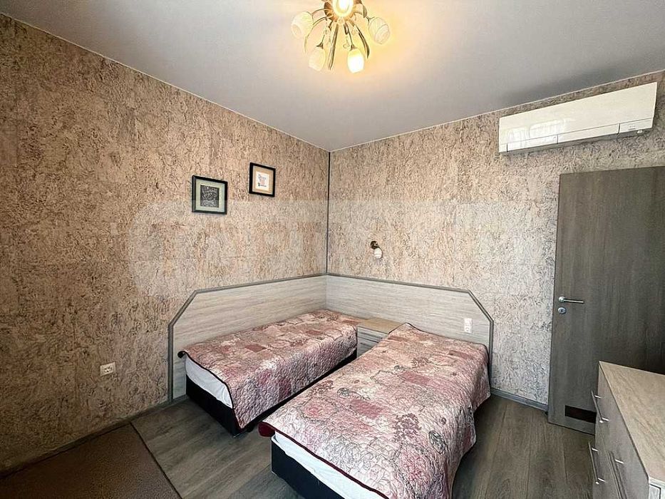 Две луксозни къщи с басейн под наем в местност Траката