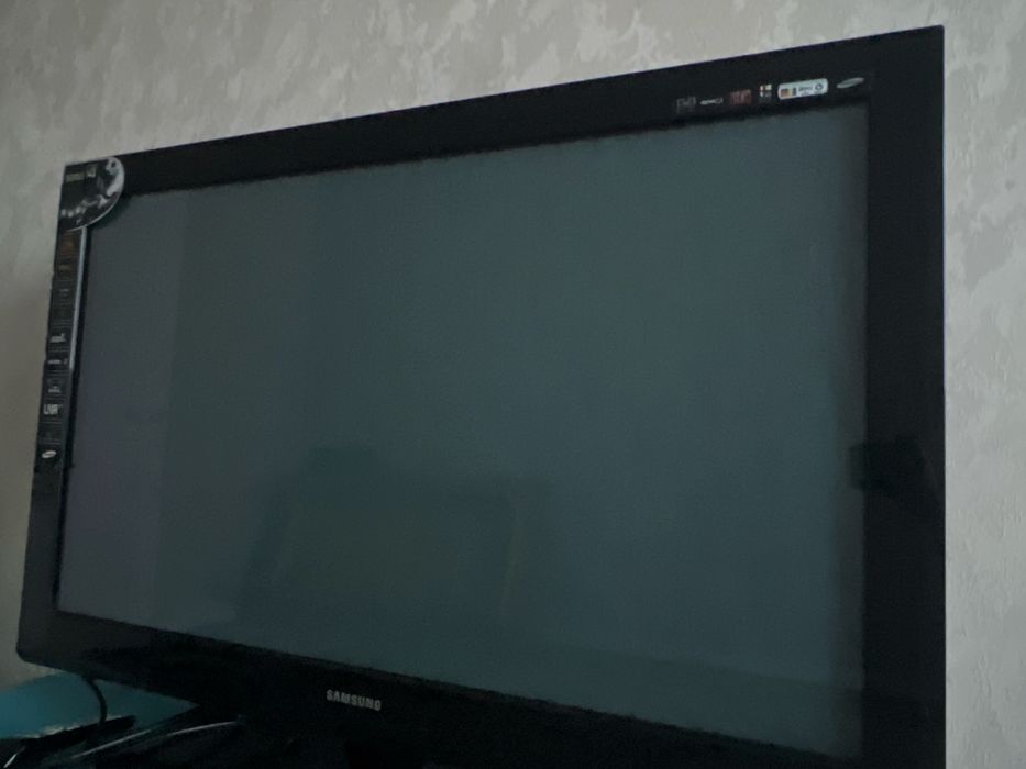 Телевизор б/у диагонал экрана 110/60