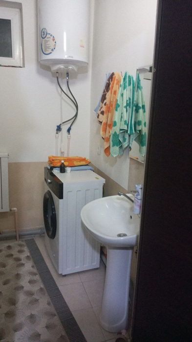 Jizzax Otchopar massivida 3 xonali 4 etajda joylashgan uy sotiladi