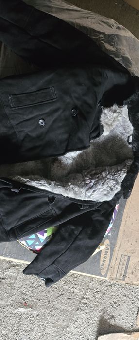 Продам 2 полушубок овчинный.