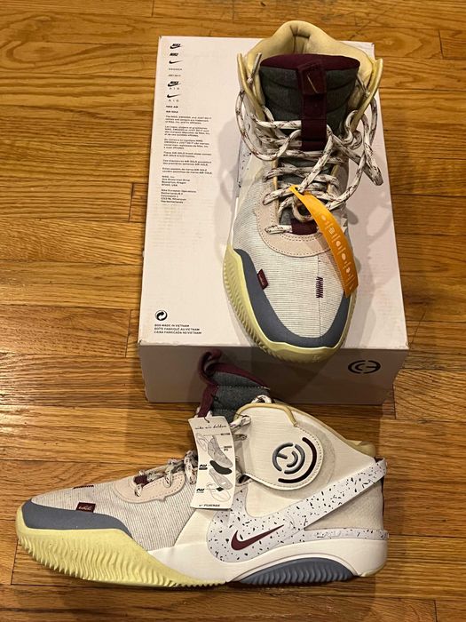 Adidasi noi cu etichetă