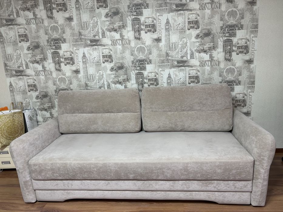 Продам диван (Россия)