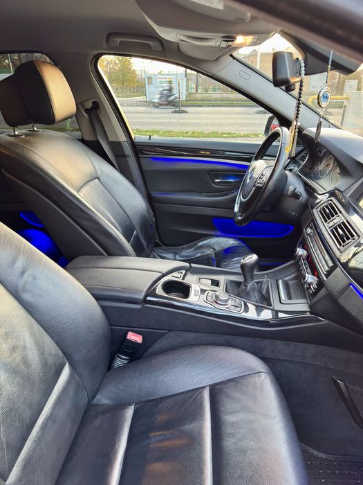 BMW F10 520d Pachet M, Navigatie, Lumini Ambientale, Camera, km reali