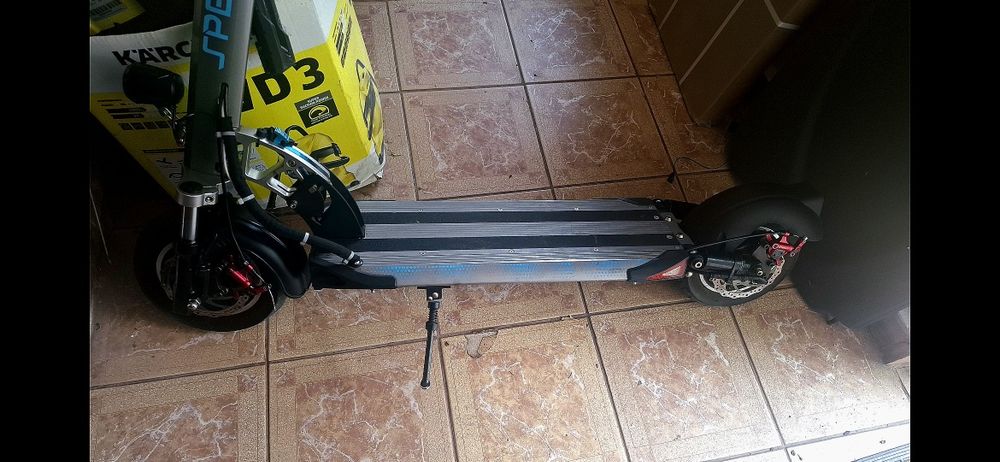 motor 1000 watt / viteza 55/h /ca si noua
