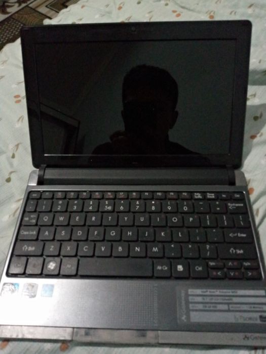 “Gateway netbook, USA, Intel Atom, ofis va o‘qish uchun”