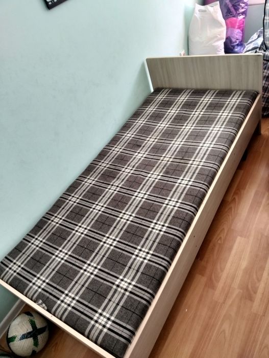 Продам кровать и компьютерный стол