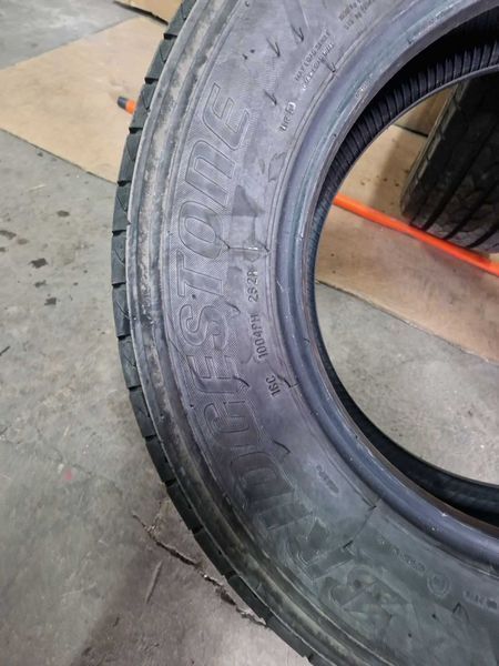 2 Bridgestone R15C 215/70/ 
летни бусови гуми DOT2621