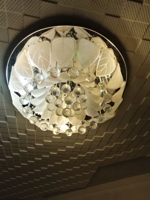 Продам люстру шикарную!