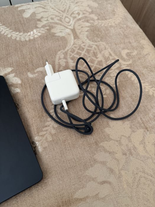 Продам MacBook Air M4 (256 GB / 16 GB)