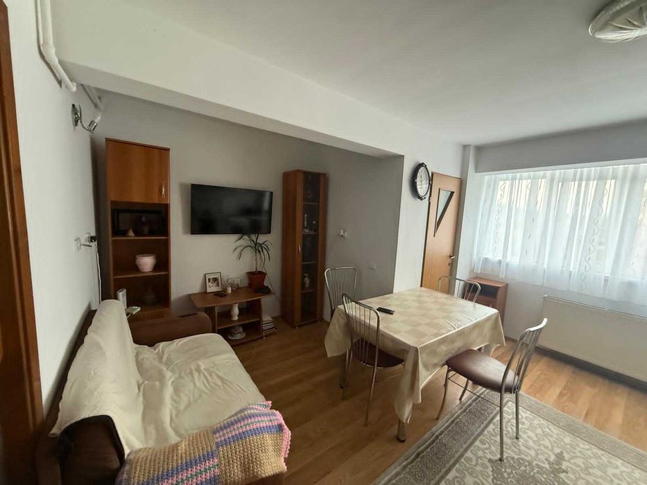 Vand apartament cu 3 camere