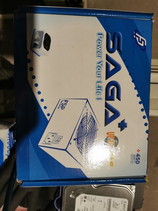 Продавам монитори, захранване за компютри