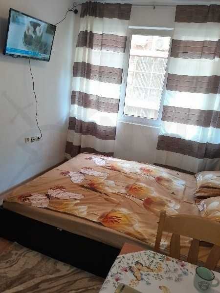 Дава се под наем двустаен апартамент в Колхозен пазар! 21133062