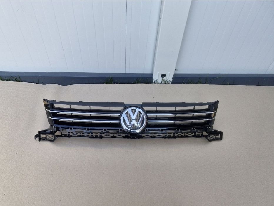 Grila centrala Vw Touran Caddy 2010-2015 HIGHLINE NOUA