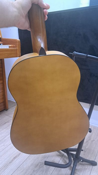 Классическая гитара Levinson C440M NAT + напольная стойка