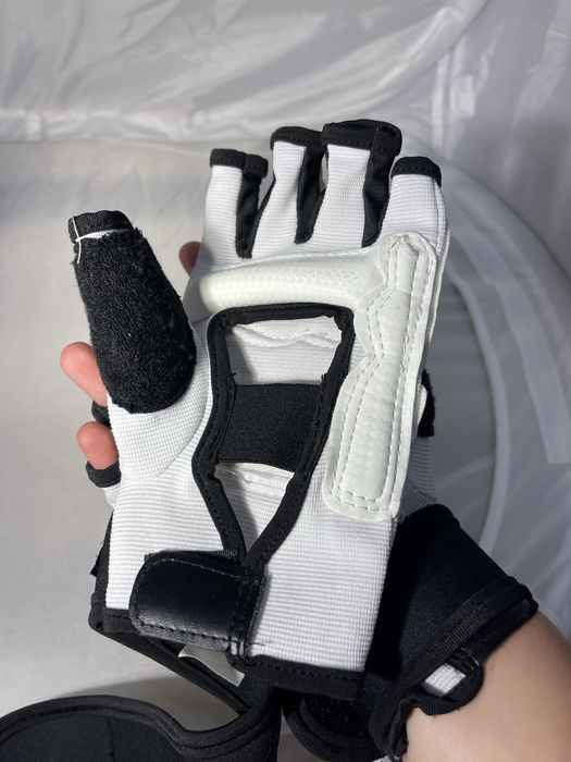 Перчатки для тэйквондо