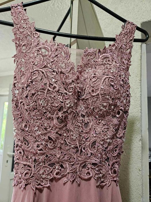 Продавам официална рокля