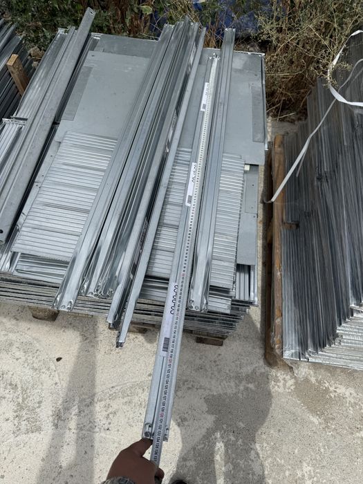 Плотове от индустриални рафтове