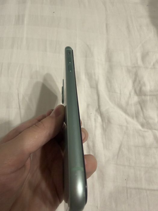 iPhone 11 — 128 GB