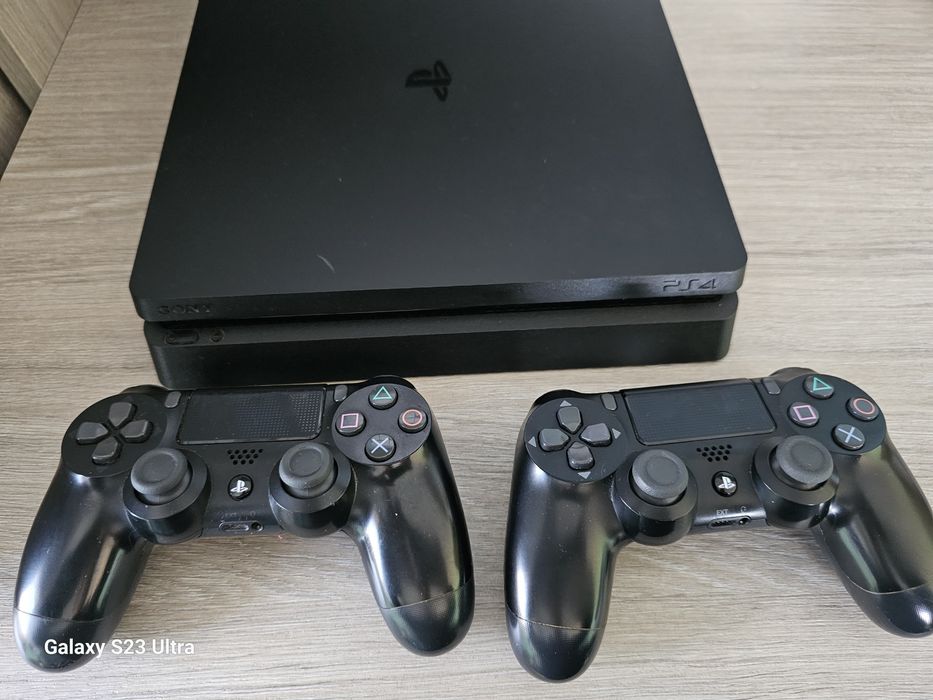 Плейстейшън 4 слим