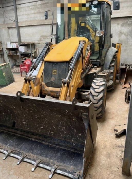 Dezmembrez 3cx buldoexcavator