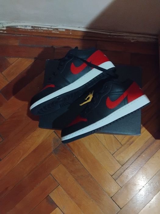 Adidasi Nike Air Jordan 1 Low GS Black/Varsity Red