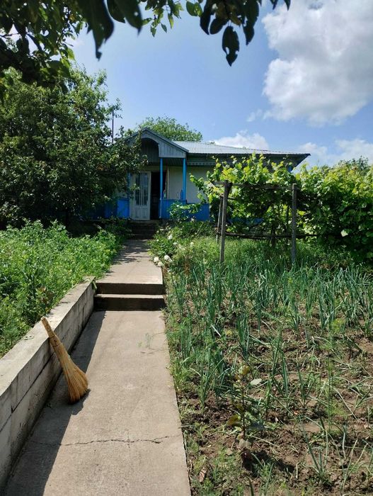 Vând casă la țară, cu o priveliște deosebită!