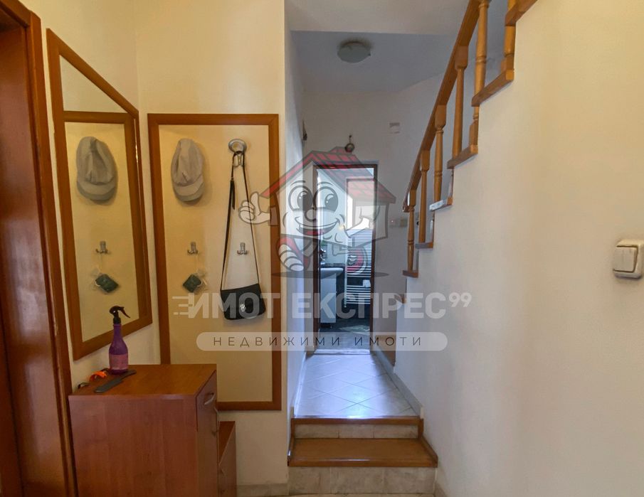 Самостоятелна къща, с гараж, партер, мансарда, панорамна гледка, ЦГЧ