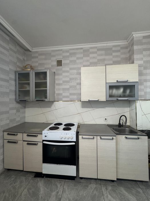 Кухенный гарнитура и плитка продается