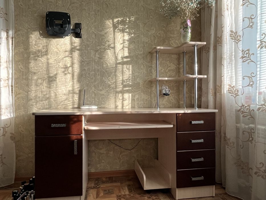 Продам стол. Состояние отличное. Цена 20000. Все подробности по номеру