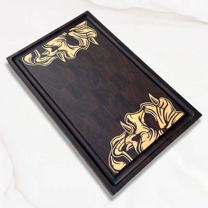 Луксозна дъска за рязане с гравюра – Демонични маски