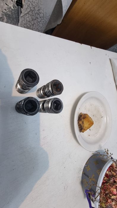 250 lik 4 kulachogli patron suharigi yangi holati ajoyip turipti kul