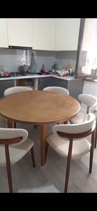 Стол кухонный , чистое дерево берёза .