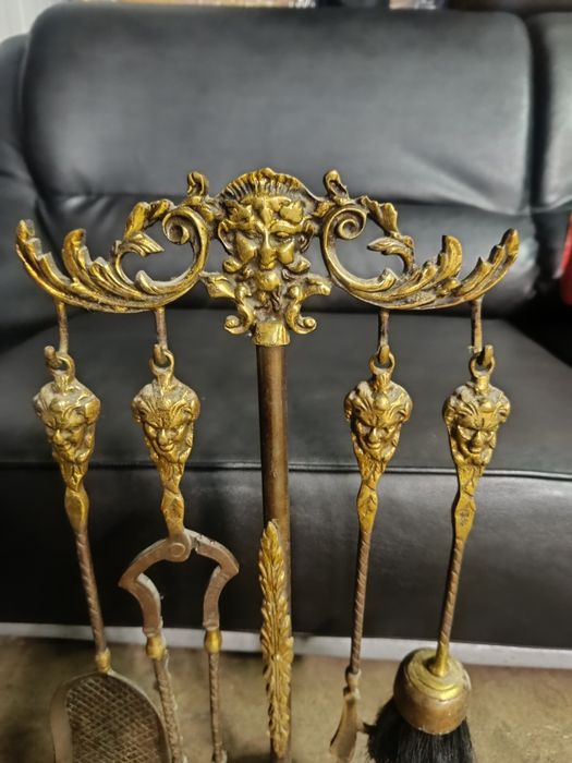 Бронзови аксесоари за камина