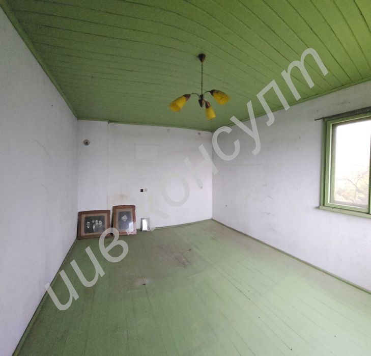 Двуетажна тухлена къща с търговски помещения, с. Ресен