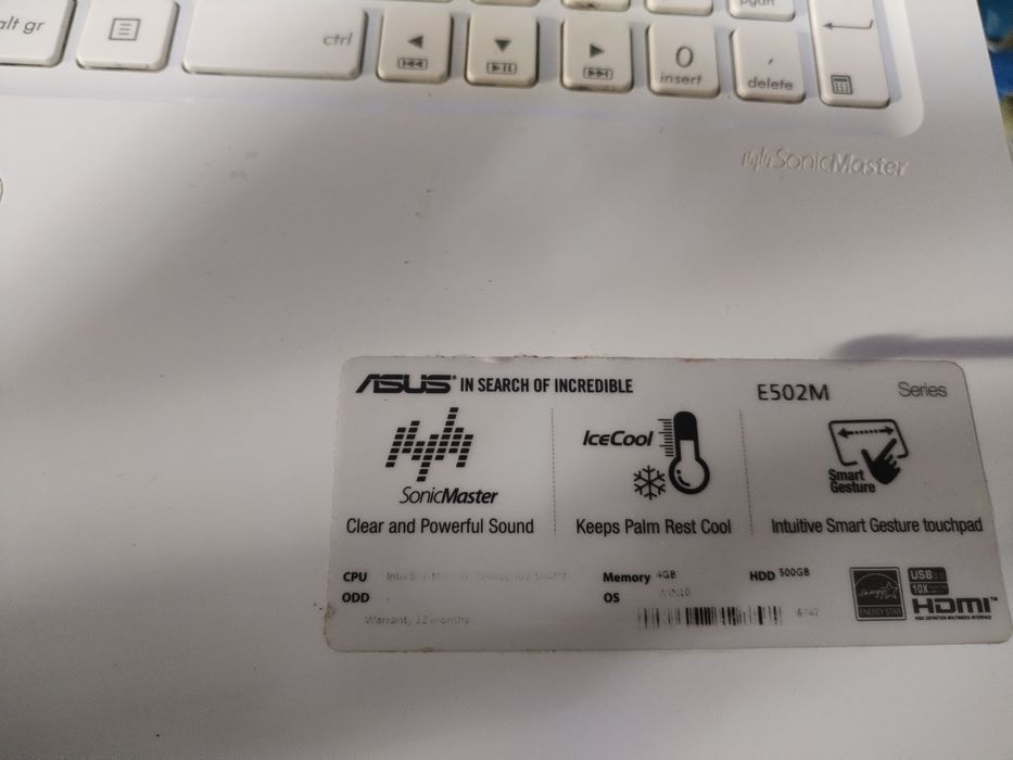 Vand laptop Asus quad core-functioneaza foarte bine